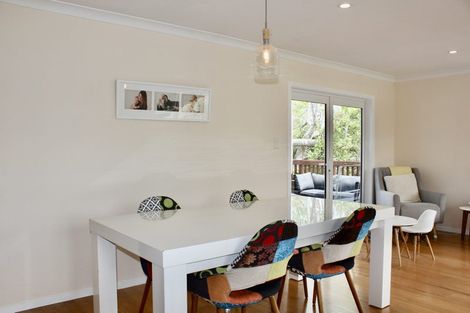 Photo of property in 56 Taipari Road, Te Atatu Peninsula, Auckland, 0610