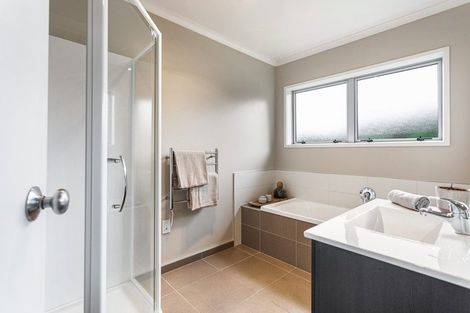 Photo of property in 54 Hornbill Drive, Fairview Heights, Auckland, 0632