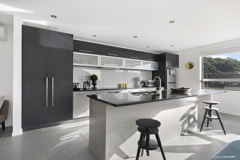 Photo of property in 71 Tiketike Way, Brooklyn, Wellington, 6021