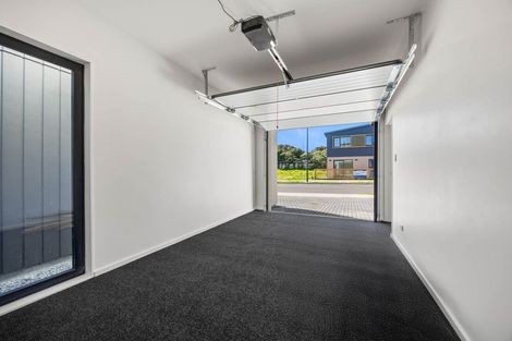 Photo of property in 35 Taipahitini Road, Rosehill, 2113