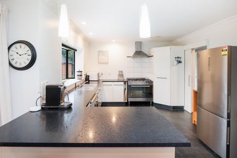 Photo of property in 77 Pacific Drive, Fitzherbert, Palmerston North, 4410