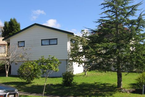 Photo of property in 6 Meadowvale Rise, Titirangi, Auckland, 0604