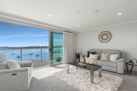 Photo of property in 72 Devonport Road, Tauranga, 3110