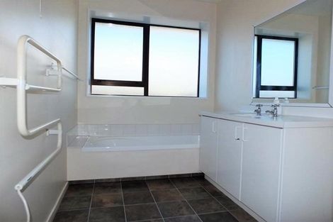 Photo of property in 271 Wairakei Road, Bryndwr, Christchurch, 8053