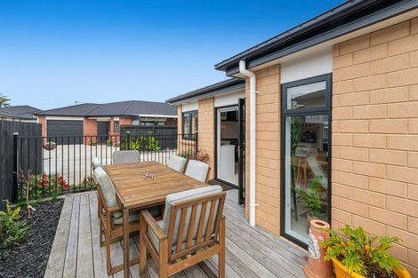 Photo of property in 16a Lillian Place, Orewa, 0931
