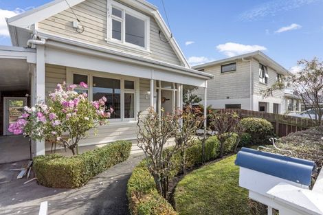 Photo of property in 120 Hargest Crescent, Saint Clair, Dunedin, 9012