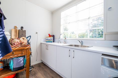 Photo of property in 72 Timaru Road, Waimate, 7924