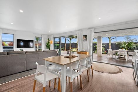 Photo of property in 24 Ferry Road, Waipu, 0510