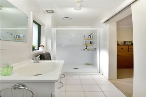 Photo of property in 33a Kia Ora Road, Beach Haven, Auckland, 0626