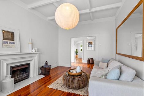 Photo of property in 6 Belle Vue Avenue, Northcote Point, Auckland, 0627