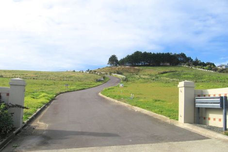 Photo of property in 28 Kinmont Rise, East Tamaki Heights, Auckland, 2016