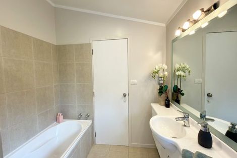 Photo of property in 16 Onetaunga Road, Chatswood, Auckland, 0626