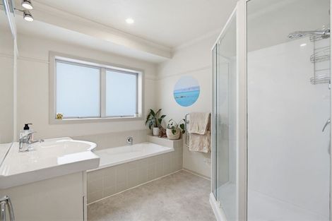 Photo of property in 636 Grenada Street, Papamoa Beach, Papamoa, 3118