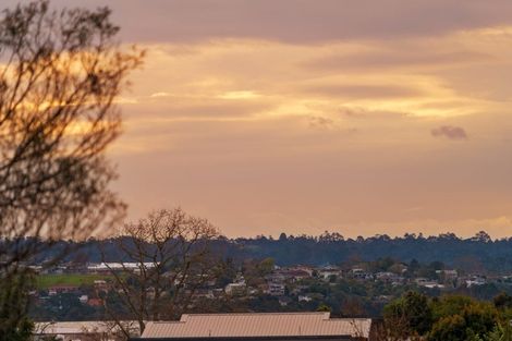 Photo of property in 64a Sungrove Rise, Sunnyvale, Auckland, 0612