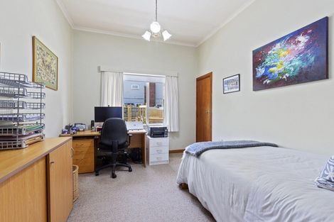 Photo of property in 98 Apu Crescent, Lyall Bay, Wellington, 6022