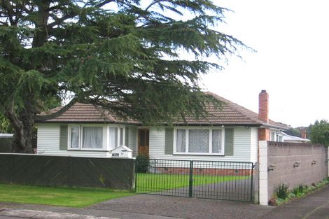 Photo of property in 13 Edgerton Road, Te Atatu Peninsula, Auckland, 0610