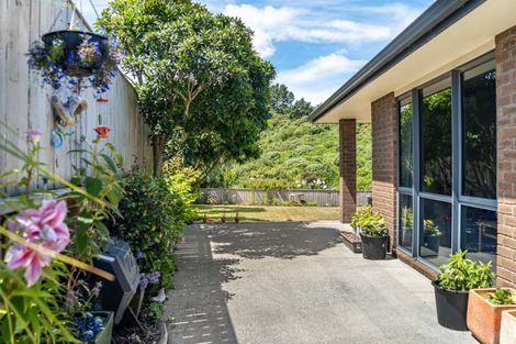 Photo of property in 14 Tararua Close, Aotea, Porirua, 5024