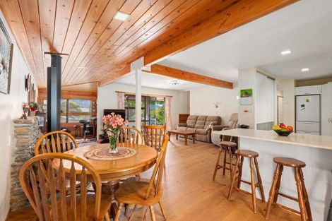 Photo of property in 21 Heuchan Lane, Wanaka, 9305