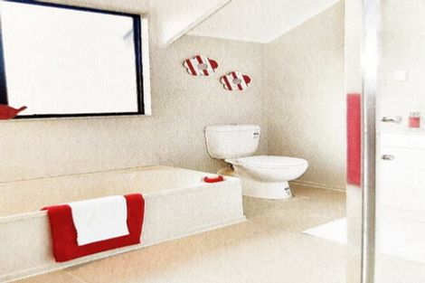 Photo of property in 2/29 Kemp Road, Massey, Auckland, 0614