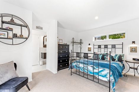 Photo of property in 1/4 Roberts Road, Matakatia, Whangaparaoa, 0930