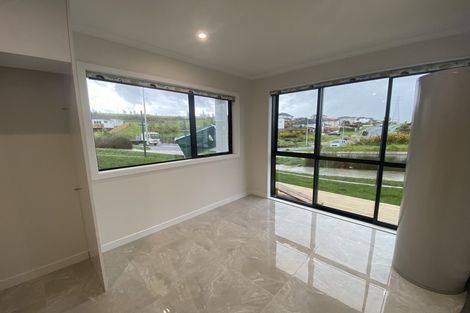 Photo of property in 23 Mcwhirters Farm Lane, Massey, Auckland, 0614