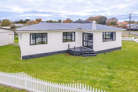 Photo of property in 24 Selwyn Crescent, College Estate, Whanganui, 4500