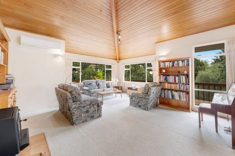 Photo of property in 18 Gibson Place, Mellons Bay, Auckland, 2014