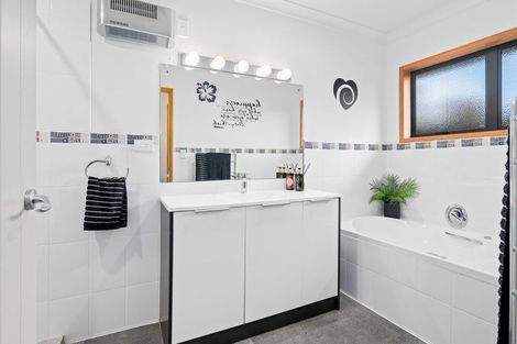 Photo of property in 14 Jaemont Court, Huntington, Hamilton, 3210