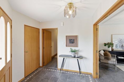 Photo of property in 7 Broadfell Avenue, Avonhead, Christchurch, 8042