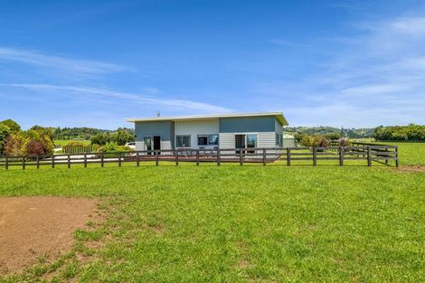 Photo of property in 43 Carrs Road, Urenui, 4377