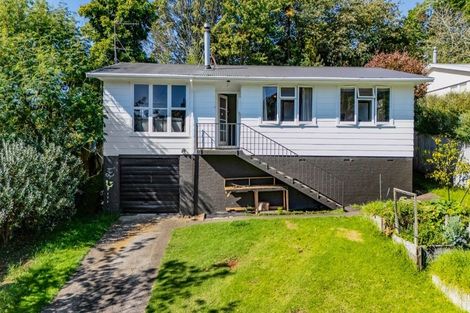 Photo of property in 13 Brixham Place, Merrilands, New Plymouth, 4312