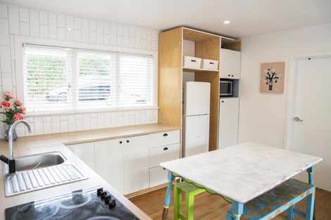 Photo of property in 637 Swanson Road, Swanson, Auckland, 0612