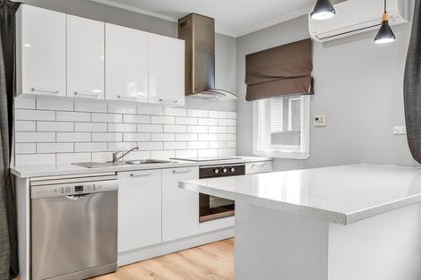 Photo of property in 23 South Street, West End, Palmerston North, 4410