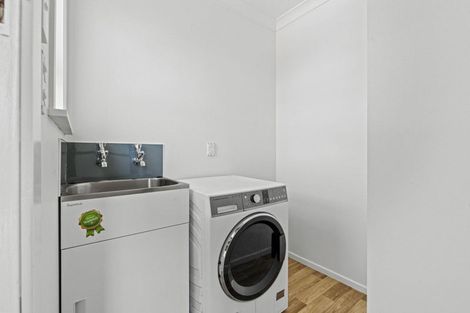 Photo of property in 19 Omori Place, Castlecliff, Whanganui, 4501