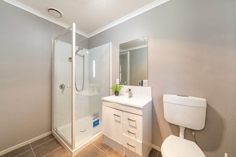 Photo of property in 6 Mcewen Crescent, Riverstone Terraces, Upper Hutt, 5018