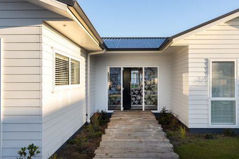 Photo of property in 12 Willow Lane, Acacia Bay, 3385