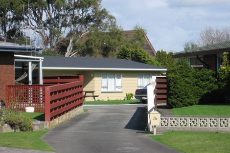 Photo of property in 16 Mudgway Place, Awapuni, Palmerston North, 4412