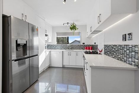 Photo of property in 2/8 Leven Lane, Totara Heights, Auckland, 2105