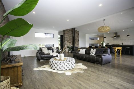 Photo of property in 3/45 Saint Kilda Road, Cambridge, 3434