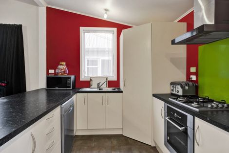 Photo of property in 6 Tawhiti Road, Hawera, 4610