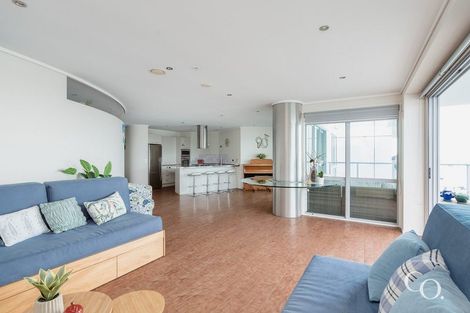 Photo of property in 72 Devonport Road, Tauranga, 3110
