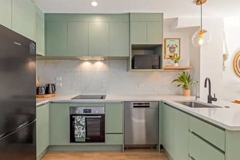 Photo of property in 1 Royal View Road, Te Atatu South, Auckland, 0610