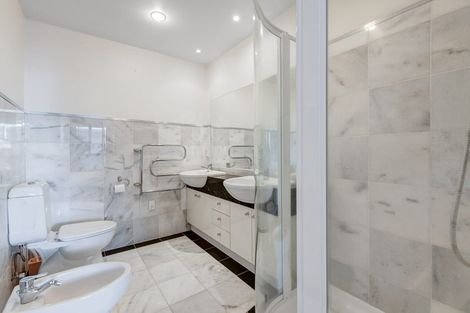 Photo of property in 1b/5 The Promenade, Takapuna, Auckland, 0622