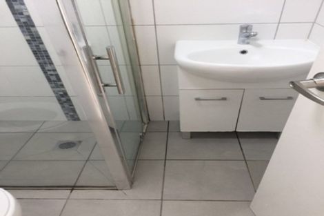 Photo of property in 2/70 Hogans Road, Glenfield, Auckland, 0629