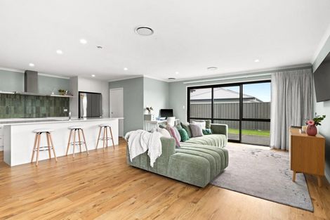 Photo of property in 11 Tutira Place, Poraiti, 4112