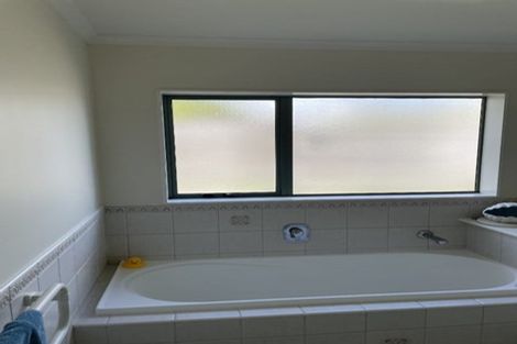 Photo of property in 212 Kilkenny Drive, East Tamaki Heights, Auckland, 2016