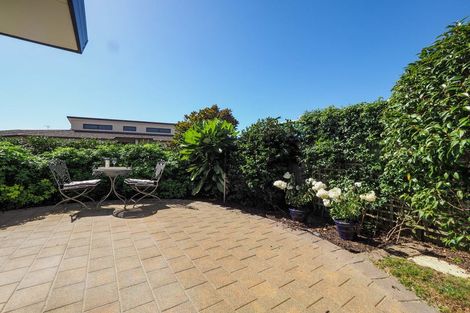 Photo of property in 17 Crown Hill, Paraparaumu, 5032