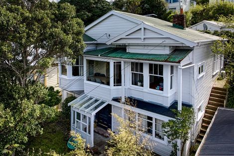 Photo of property in 64 Kelburn Parade, Kelburn, Wellington, 6012