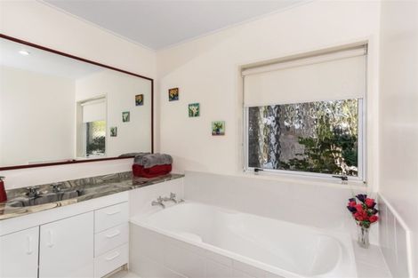 Photo of property in 327 Kaipara Road, Papakura, 2582