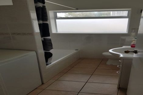 Photo of property in 2/17 Havenwood Place, Birkenhead, Auckland, 0626